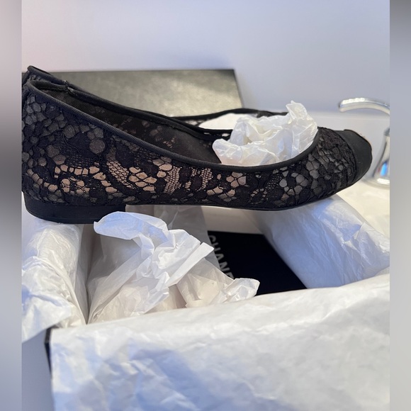 🩷SOLD🩷Used Chanel lace summer flats - Picture 6 of 7
